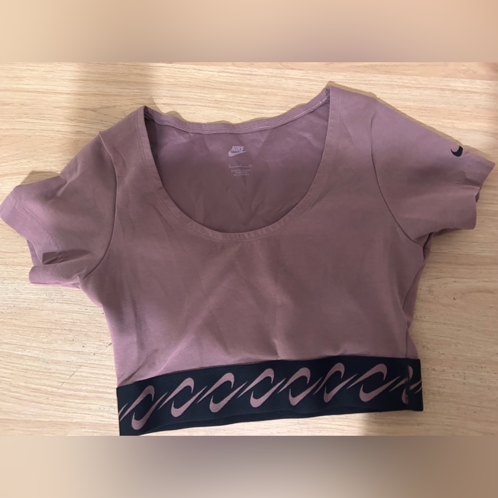 Nike top